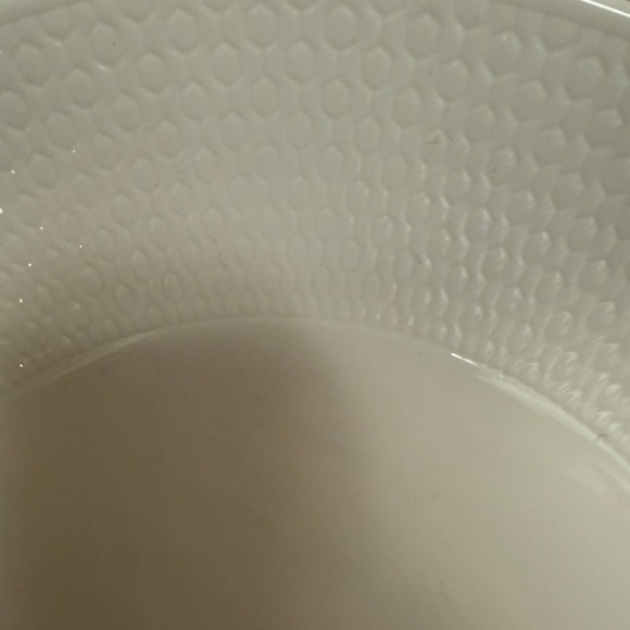 Brand New Wedgwood Tea Plates, Tea Cups, & Cup Holder Bundle - Picture 3 of 3